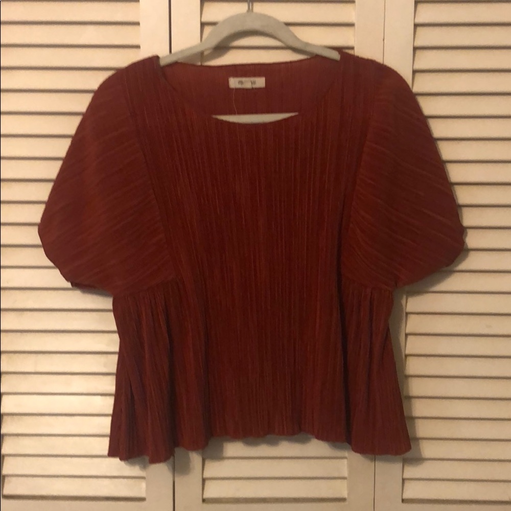 Loose, cropped-ish Madewell top